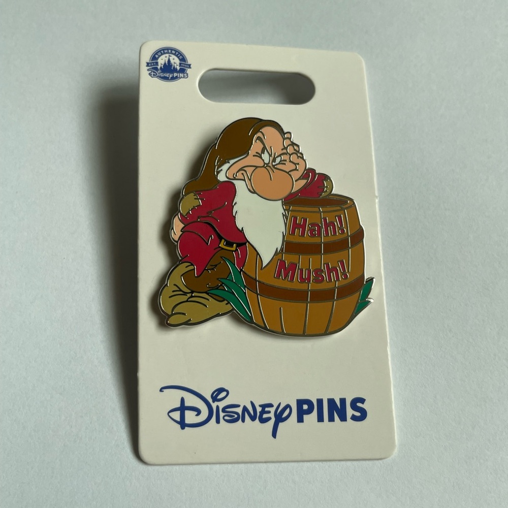 Disney Park Pin Trading Snow White & The Seven Dwarves Grumpy Barrel Pin New